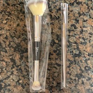 IT Cosmetics makeup brushes